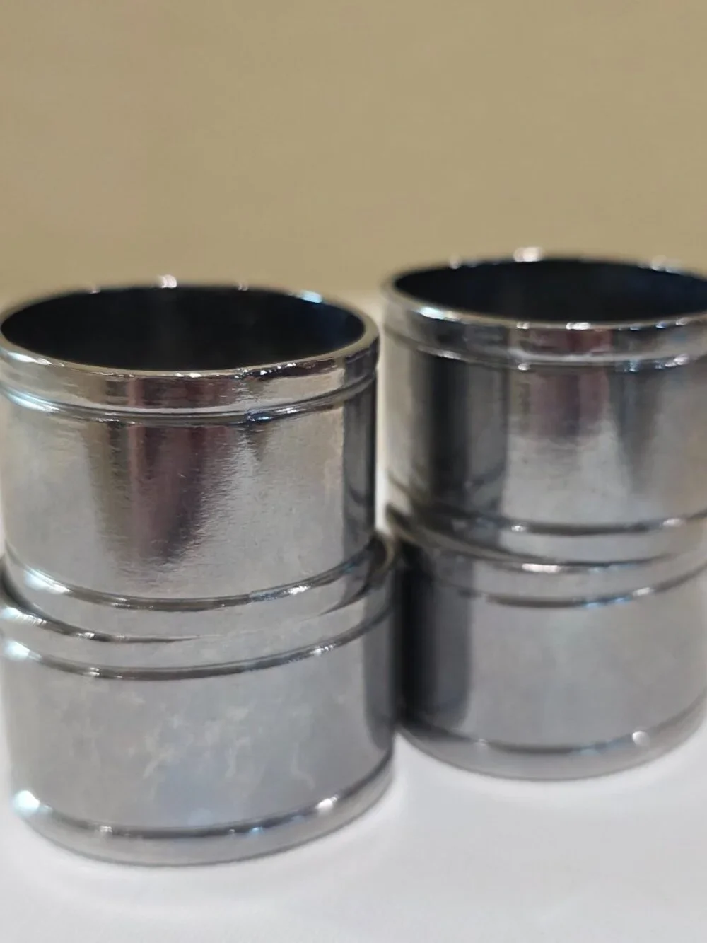 Vintage MCM Retro Chrome Metal Oval Double Line Accent Napkin Rings x 4